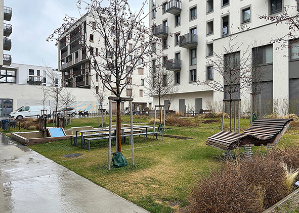 Public spaces in the Aspern district (credits: R. Revellini, 2025). AGATHÓN 17 | 2025