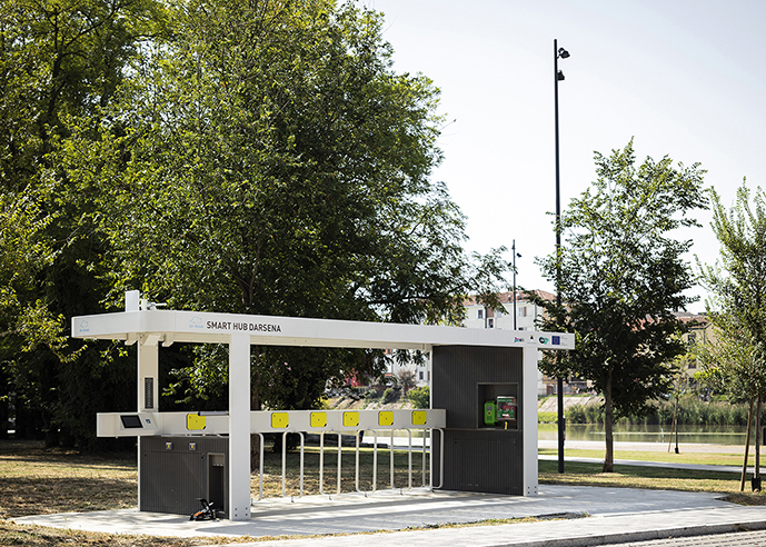 Smart Hub in the green area between Darsena Street and Burana Canal, recently renovated by the Municipality of Ferrara (credit: F. Mantovani).   AGATHÓN 14 | 2023