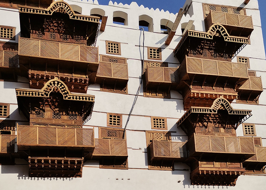 The architecture of the City of Jeddah (Saudi Arabia) features large ‘mashrabiyas’ (roshans); their preservation is an essential element for urban regeneration while respecting heritage values (credit: X. Casanovas). Agathón 2024