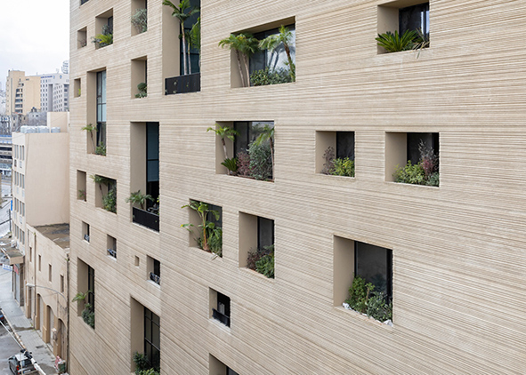 Stone Garden (2020) in Beirut (Lebanon), designed by Lina Ghotmeh: symbiotic façade (credits: Iwan Baan; courtesy L. Ghotmeh-Architecture). AGATHÓN 17 | 2025