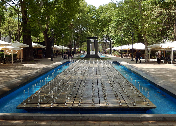 Water as a catalyser of the collective life of Yerevan (credits: F. Angelucci, 2024/25; Wikimedia Commons). AGATHÓN 18 | 2025